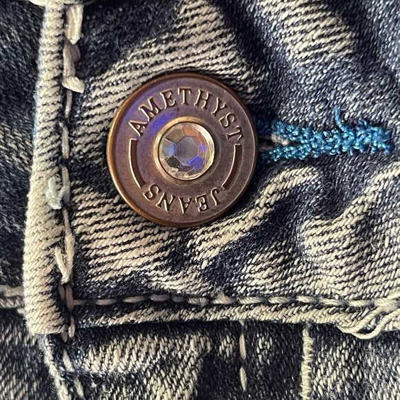 Amethyst capris Jeans ~ Size 14, distressed, rolled leg hem - Picture 2 of 14